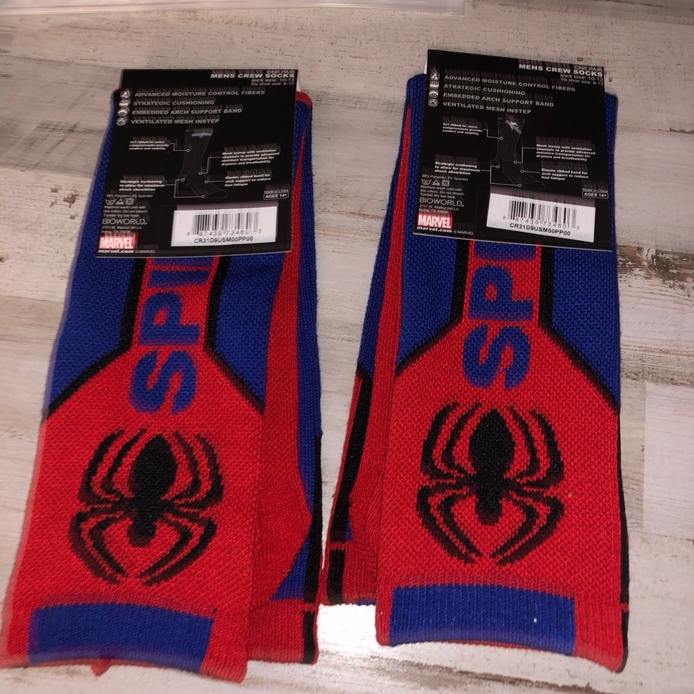 Bioworld Men’s Marvel Spider-Man Crew Socks - Picture 2 of 3